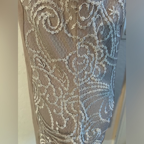 Tee N Rose Taupe Top - Picture 4 of 15